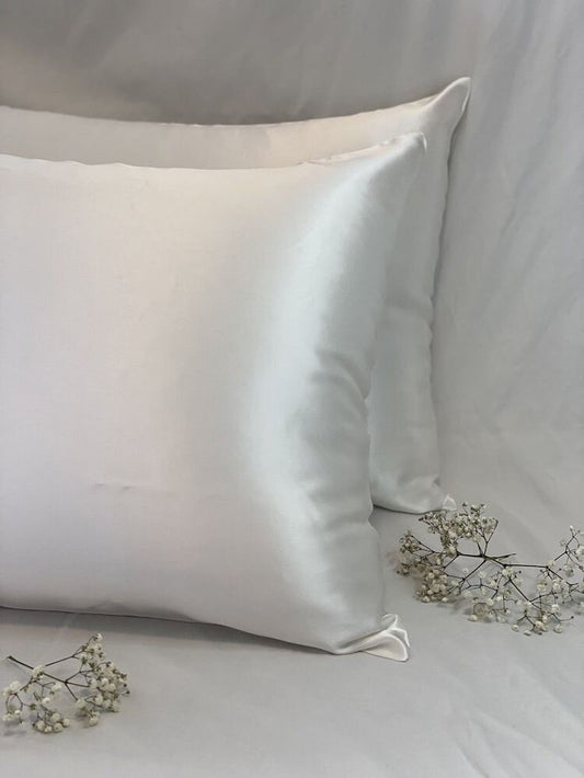 Lumeva Silk Sleep Glow Pillowcase™ — Skin Barrier Defense